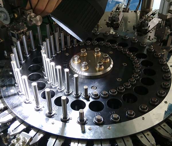 數(shù)控機(jī)床為什么要設(shè)計(jì)內(nèi)防護(hù)?